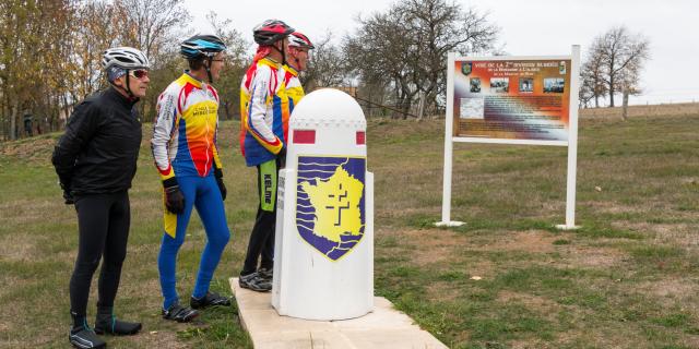 Cyclotouristes à Madonne et Lamerey