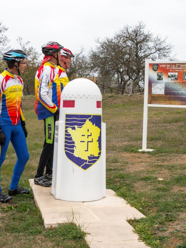 Cyclotouristes à Madonne et Lamerey