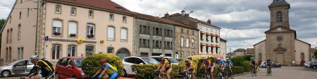 Cyclotouristes à Dompaire