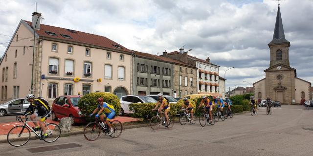 Cyclotouristes à Dompaire