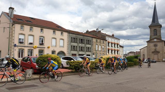 Cyclotouristes à Dompaire