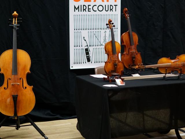 Stand Avec Violoncelle 2 Slam